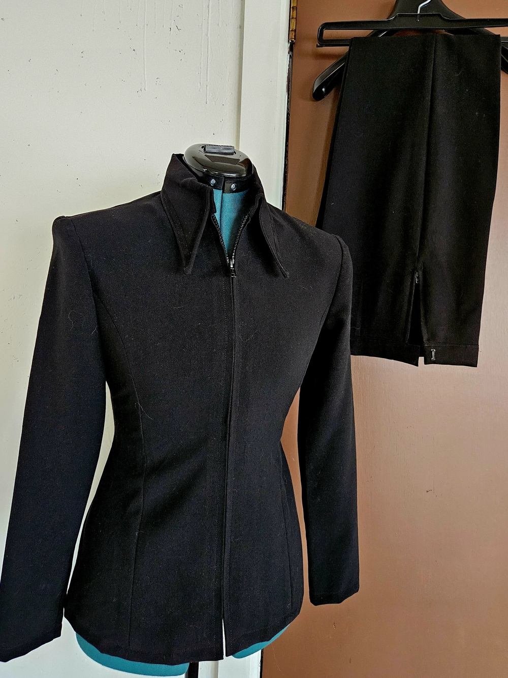 Black Women’s Showmanship Outfit Approx Street Size 6